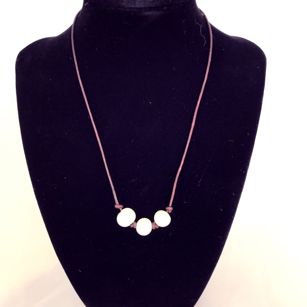 New leather and pearl necklace